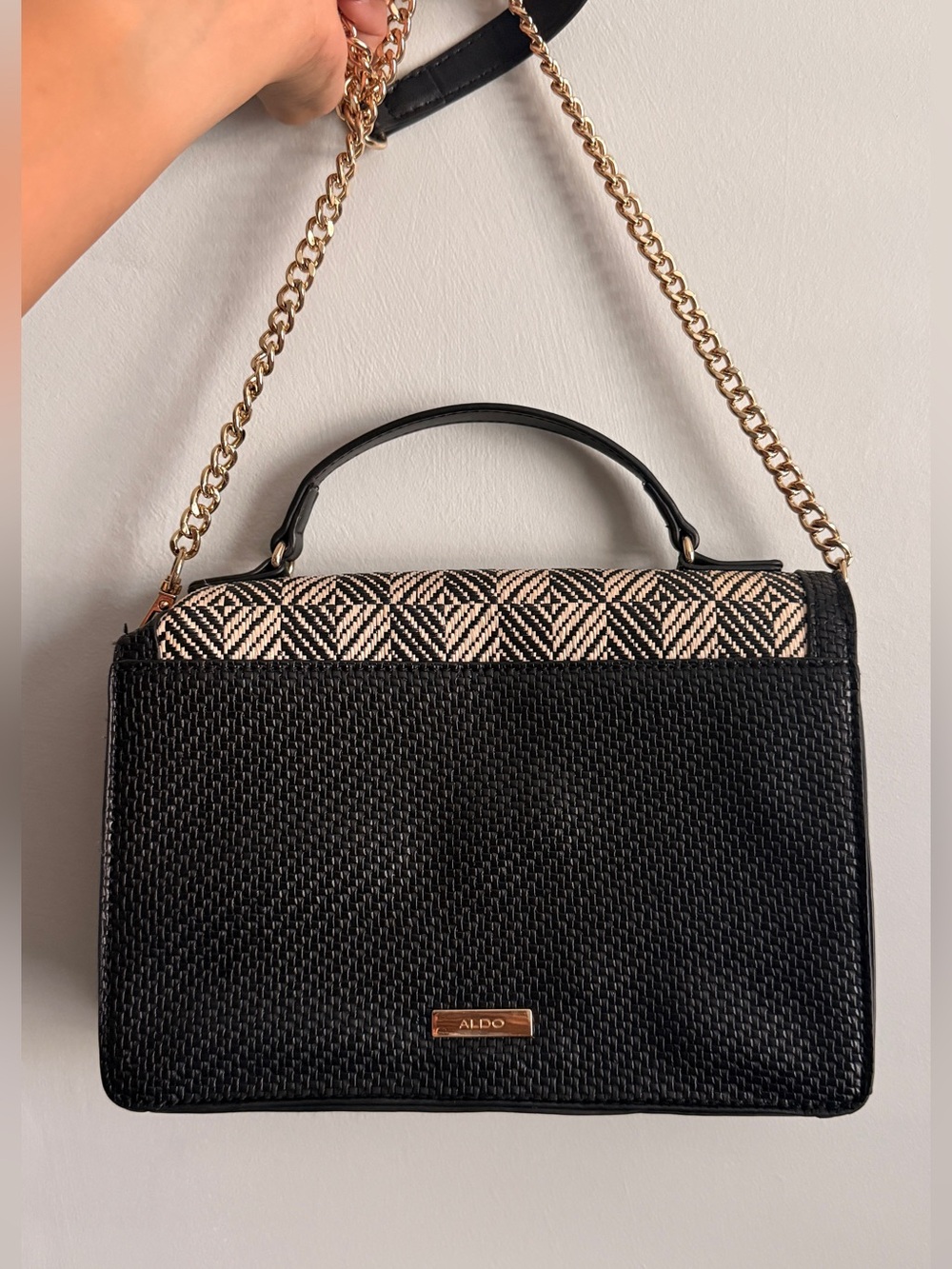 Aldo Black & Cream Woven Crossbody with Gold Chain Strap - Picture 3 of 6
